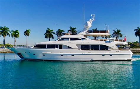 Benetti Tradition 100 yacht tour: Versace